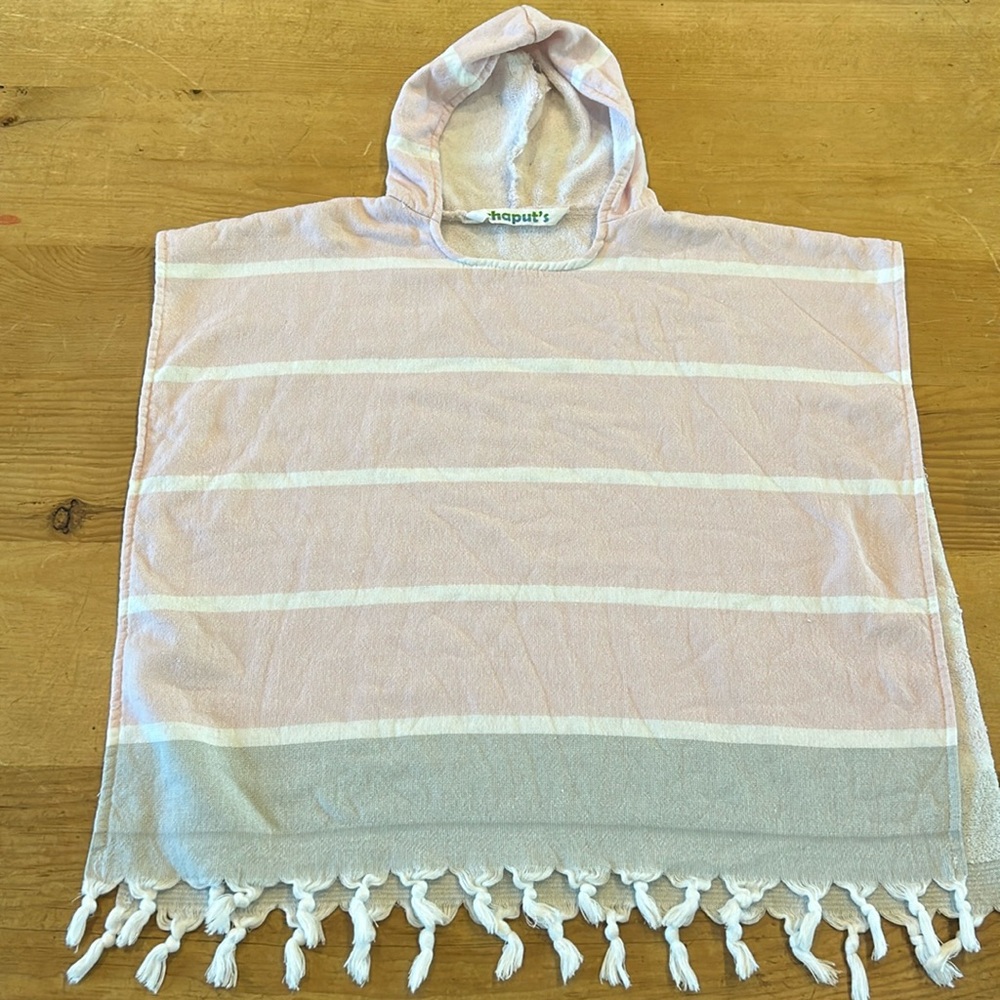 Chaput’s Turkish Hampton poncho 🧁